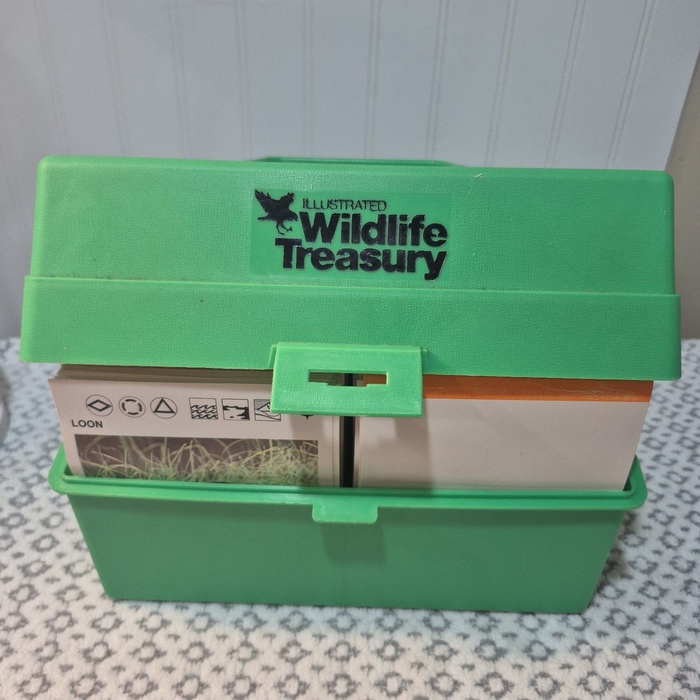 Vintage 1975 Illustrated Wildlife Treasury Green Box Set 500+ Cards